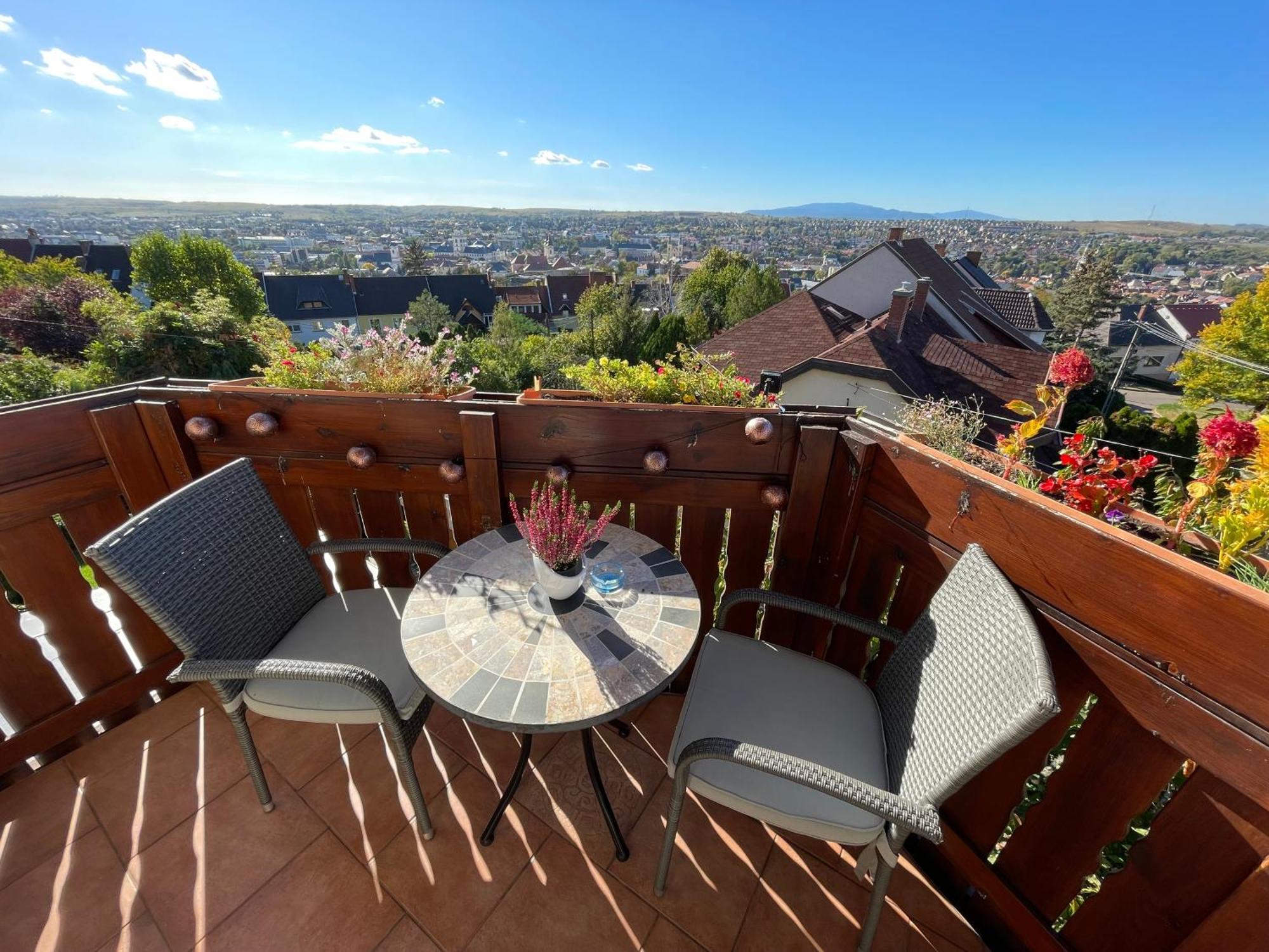 Bellavista 2 Apartman Eger Eksteriør billede